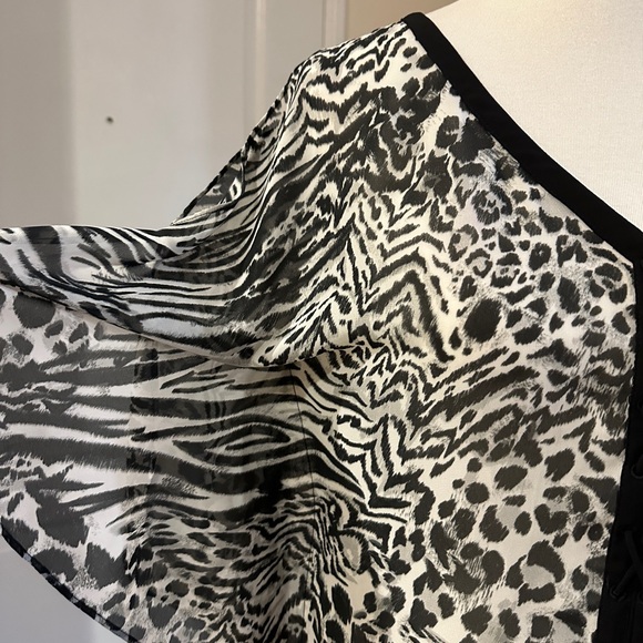 Guess Black White Zebra Print Top - Picture 7 of 8